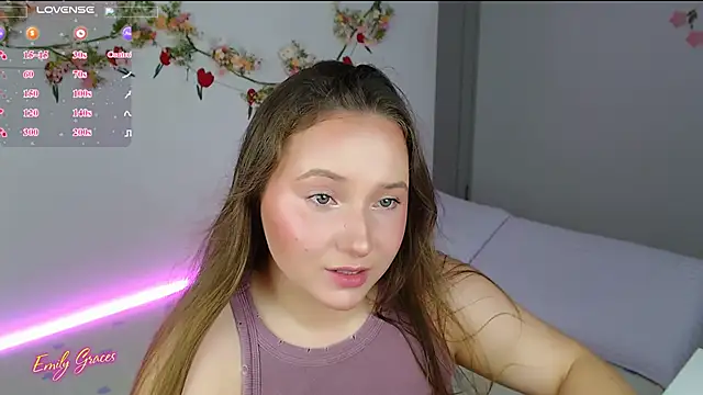 Snapshot of EmilyxxGraces chatting on 06-21-26, 10:59 EmilyxxGraces online show from 06-21-26, 10:59