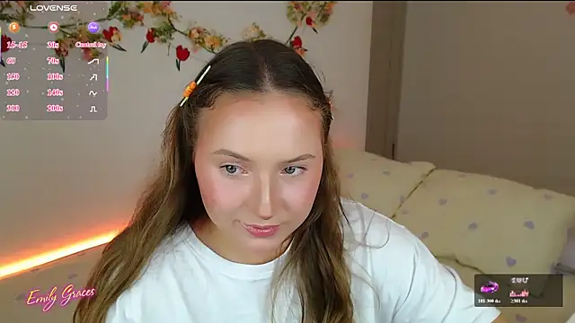 Snapshot of EmilyxxGraces chatting on 06-26-26, 10:48 EmilyxxGraces online show from 06-26-26, 10:48