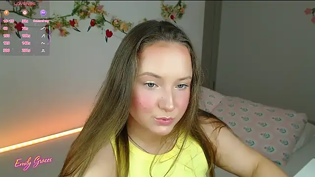 Snapshot of EmilyxxGraces chatting on 05-26-26, 12:53 EmilyxxGraces online show from 05-26-26, 12:53