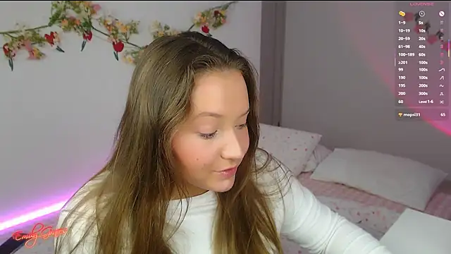 Snapshot of EmilyxxGraces chatting on 04-21-26, 01:42 EmilyxxGraces online show from 04-21-26, 01:42