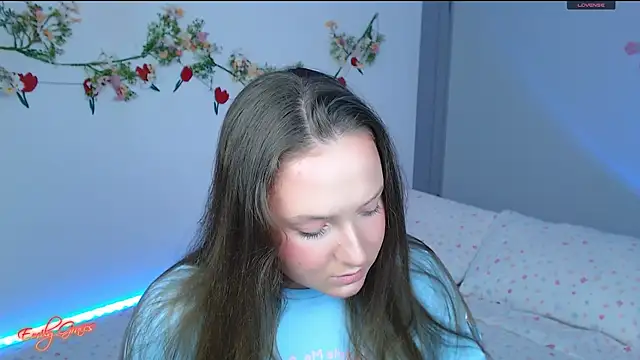 Snapshot of EmilyxxGraces chatting on 04-23-26, 08:54 EmilyxxGraces online show from 04-23-26, 08:54