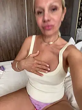 Snapshot of DeboraXporn chatting on 06-15-26, 07:52 DeboraXporn online show from 06-15-26, 07:52
