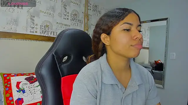 MELINAMARTINS online show from 12-17-25, 07:08