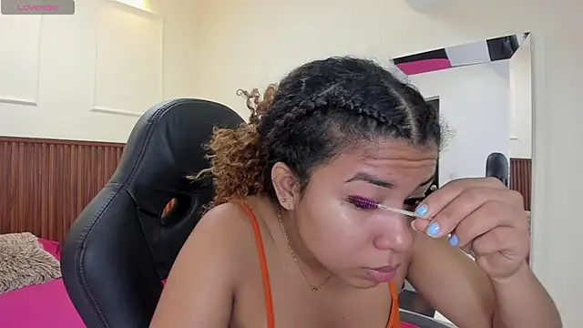 MELINAMARTINS online show from 11-21-25, 07:13