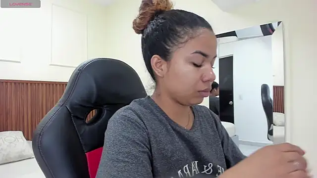 MELINAMARTINS online show from 11-05-25, 07:39