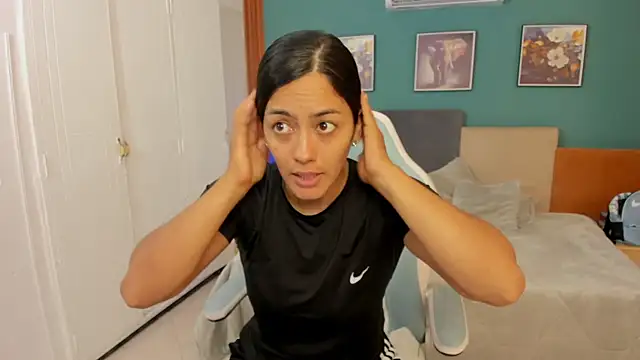 Snapshot of cristal_crossfitx chatting on 06-18-26, 10:31 cristal crossfitx online show from 06-18-26, 10:31