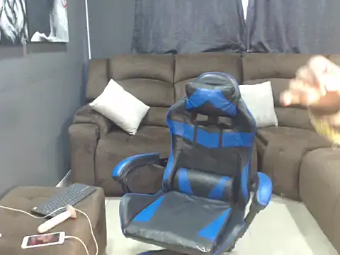 Snapshot of mchissexx chatting on 09-23-25, 11:28 mchissexx online show from 09-23-25, 11:28