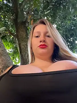 Snapshot of aurora_coldd chatting on 05-19-26, 10:50 aurora coldd online show from 05-19-26, 10:50
