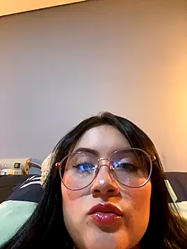 ValentinaOrtiz3 online show from 09-27-25, 02:07