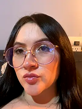 ValentinaOrtiz3 online show from 10-18-25, 03:41