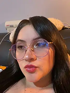 ValentinaOrtiz3 online show from 10-12-25, 12:23