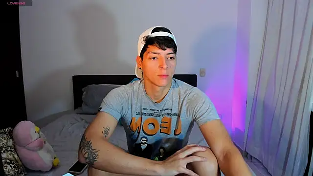  JacobMiller   online show from 10-07-25, 07:48