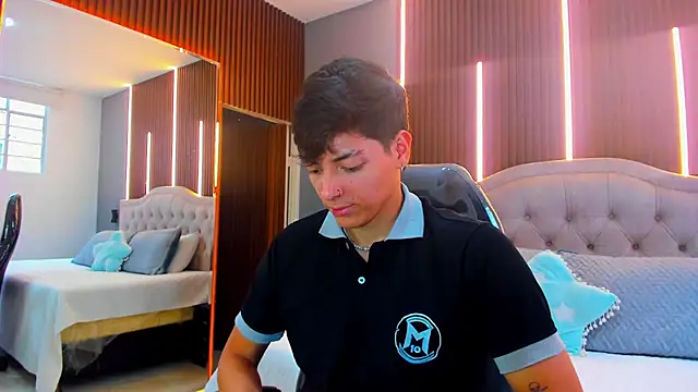  JacobMiller   online show from 09-27-25, 07:42