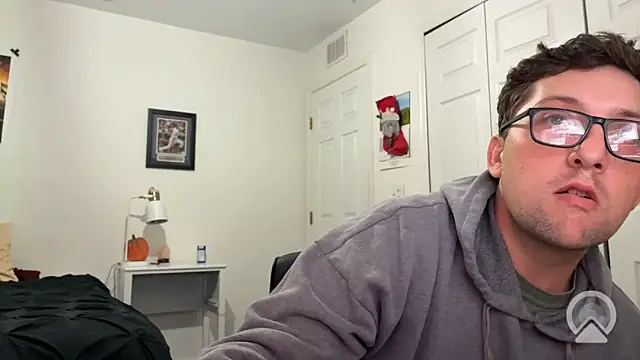 Snapshot of Milflover96 chatting on 05-17-26, 02:44 Milflover96 online show from 05-17-26, 02:44
