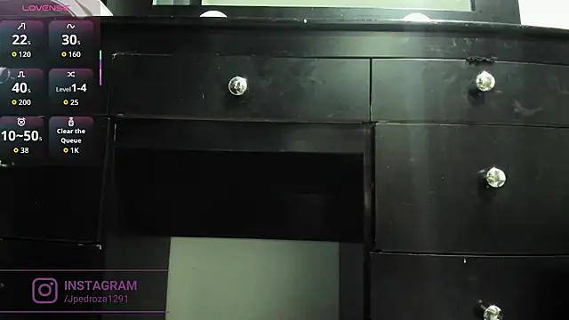 Snapshot of crystal_beennz chatting on 12-05-25, 03:27 crystal beennz online show from 12-05-25, 03:27