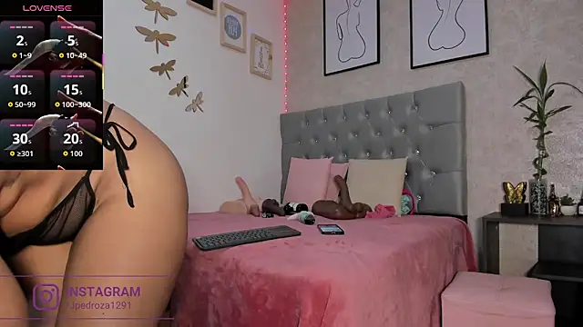 Snapshot of crystal_beennz chatting on 12-23-25, 01:05 crystal beennz online show from 12-23-25, 01:05