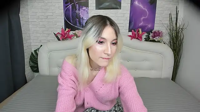 Snapshot of RobinkHelless chatting on 02-24-25, 05:00 RobinkHelless online show from 02-24-25, 05:00