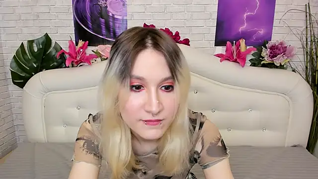 Snapshot of RobinkHelless chatting on 03-05-25, 04:34 RobinkHelless online show from 03-05-25, 04:34