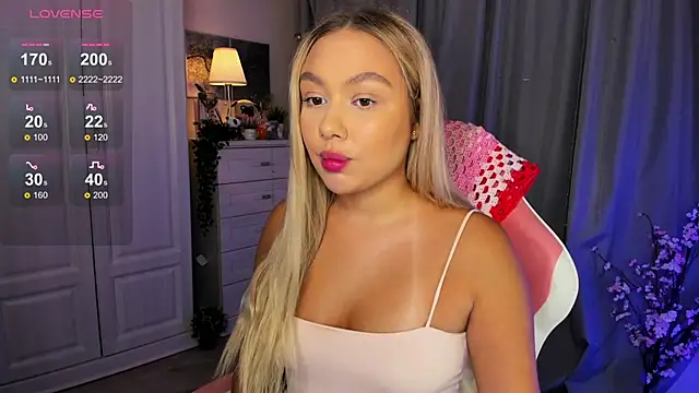 Snapshot of _Loneve__ chatting on 10-11-25, 01:23  Loneve   online show from 10-11-25, 01:23