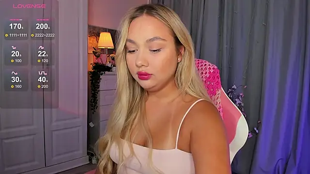 Snapshot of _Loneve__ chatting on 10-04-25, 03:24  Loneve   online show from 10-04-25, 03:24