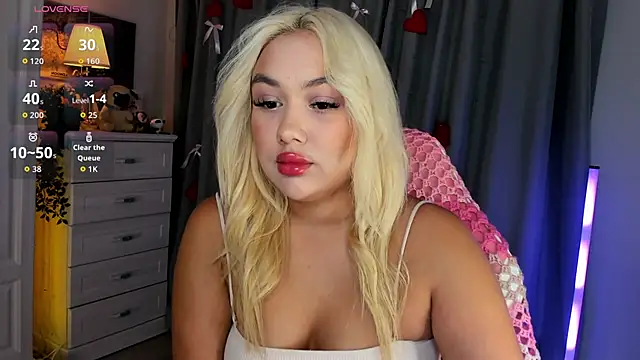 Snapshot of _Loneve__ chatting on 05-16-26, 02:38 Loneve online show from 05-16-26, 02:38
