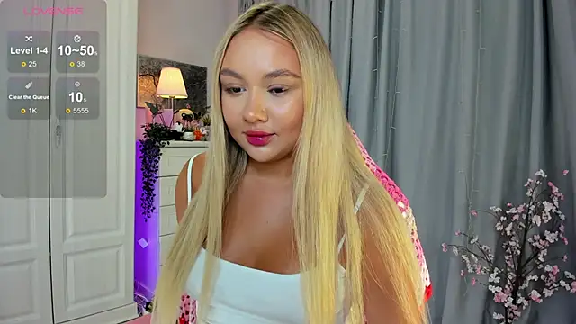 Snapshot of _Loneve__ chatting on 09-20-25, 02:11  Loneve   online show from 09-20-25, 02:11