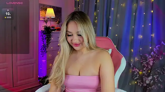 Snapshot of _Loneve__ chatting on 03-21-25, 05:02  Loneve   online show from 03-21-25, 05:02