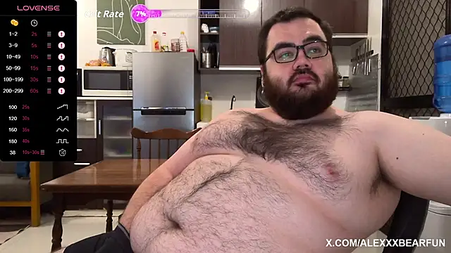 Snapshot of alexxxbear chatting on 10-25-25, 06:08 alexxxbear online show from 10-25-25, 06:08