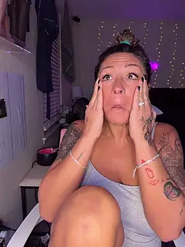 bossyroxy84 online show from 11-10-25, 01:54