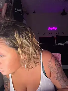 bossyroxy84 online show from 11-08-25, 12:58