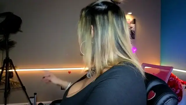 bossyroxy84 online show from 02-23-26, 04:47