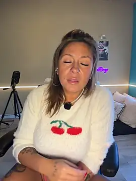 bossyroxy84 online show from 12-15-25, 06:58