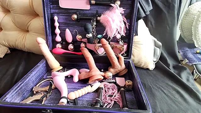 Snapshot of Chanel_Noire chatting on 03-04-25, 12:55 Chanel Noire online show from 03-04-25, 12:55