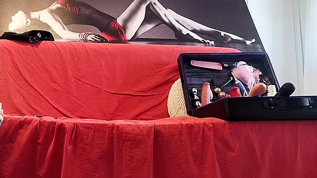 Chanel Noire online show from 02-05-26, 02:02