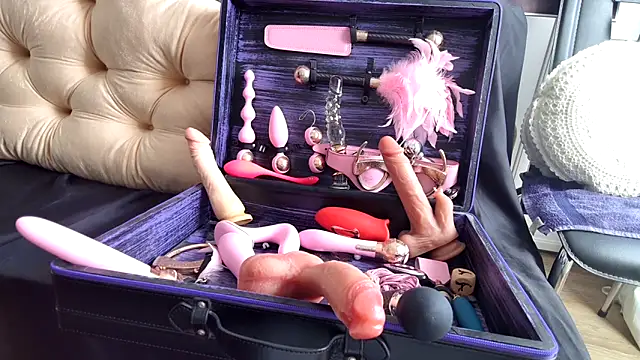 Snapshot of Chanel_Noire chatting on 03-08-25, 02:08 Chanel Noire online show from 03-08-25, 02:08