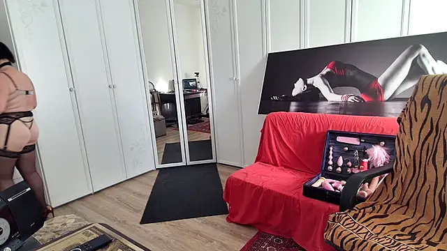 Chanel Noire online show from 11-17-25, 02:32