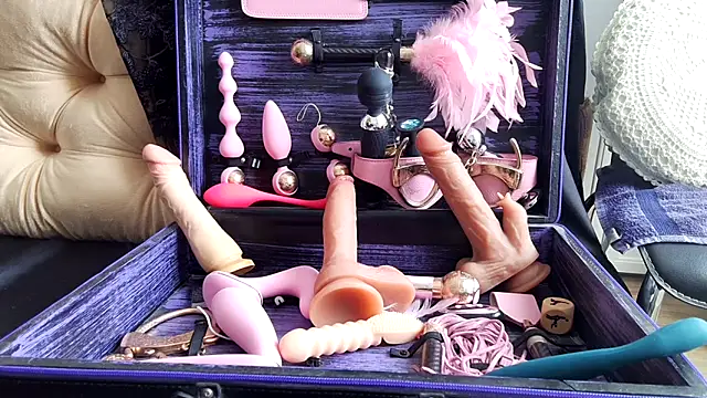 Snapshot of Chanel_Noire chatting on 03-05-25, 01:17 Chanel Noire online show from 03-05-25, 01:17