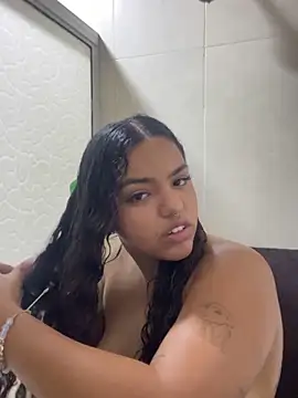 Snapshot of Anitta_bell chatting on 04-27-26, 03:04 Anitta bell online show from 04-27-26, 03:04