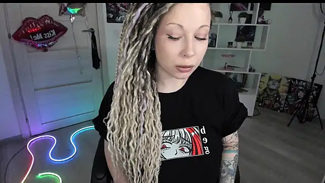 HoneySallyMoore online show from 04-15-26, 08:20