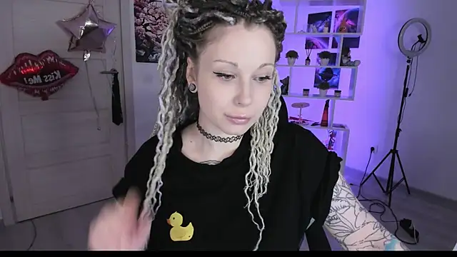 Snapshot of HoneySallyMoore chatting on 09-25-25, 04:02 HoneySallyMoore online show from 09-25-25, 04:02