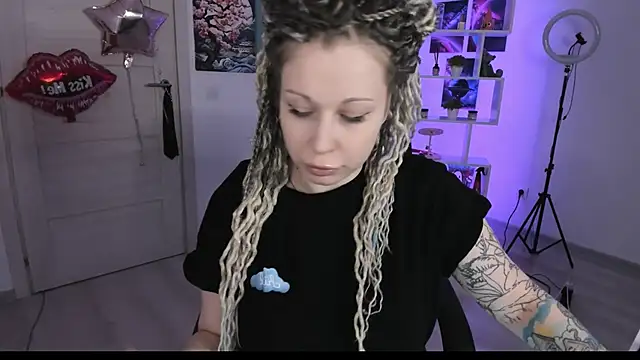 Snapshot of HoneySallyMoore chatting on 10-10-25, 06:20 HoneySallyMoore online show from 10-10-25, 06:20