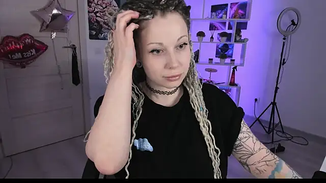 Snapshot of HoneySallyMoore chatting on 10-01-25, 04:33 HoneySallyMoore online show from 10-01-25, 04:33