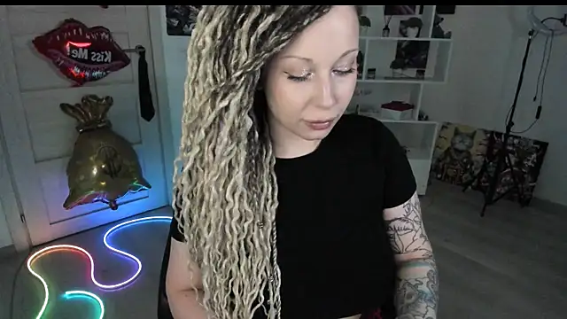 Snapshot of HoneySallyMoore chatting on 05-26-26, 06:50 HoneySallyMoore online show from 05-26-26, 06:50