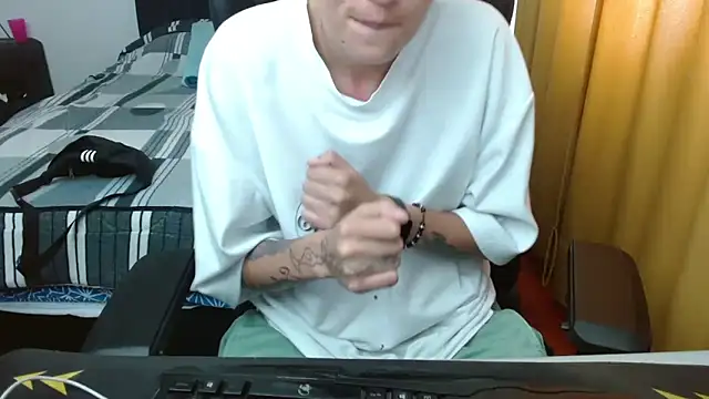 Snapshot of duo_peludoo chatting on 06-16-26, 05:13 duo peludoo online show from 06-16-26, 05:13