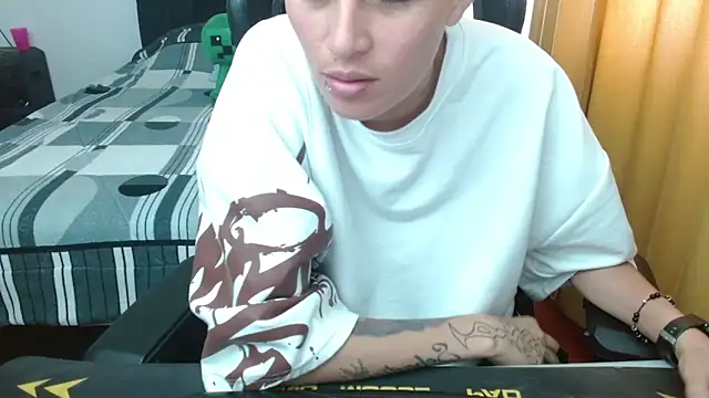 Snapshot of duo_peludoo chatting on 06-17-26, 04:39 duo peludoo online show from 06-17-26, 04:39
