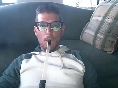 Snapshot of quitomanec chatting on 10-29-25, 11:03 quitomanec online show from 10-29-25, 11:03