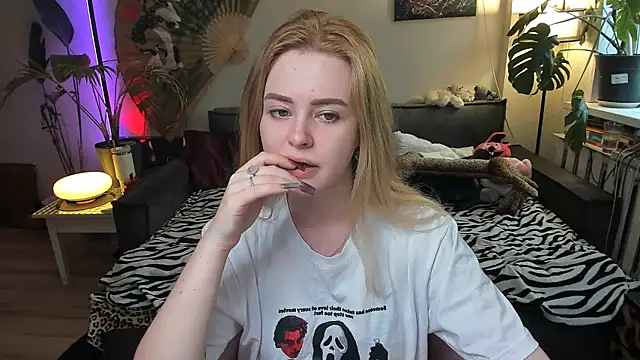 Alexa Pirs online show from 03-06-26, 01:17