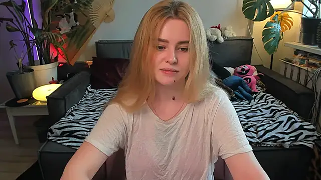 Alexa Pirs online show from 04-12-26, 01:58