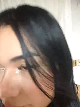 Snapshot of nikki_grey chatting on 10-11-25, 05:30 nikki grey online show from 10-11-25, 05:30