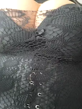 Snapshot of nikki_grey chatting on 10-18-25, 05:37 nikki grey online show from 10-18-25, 05:37